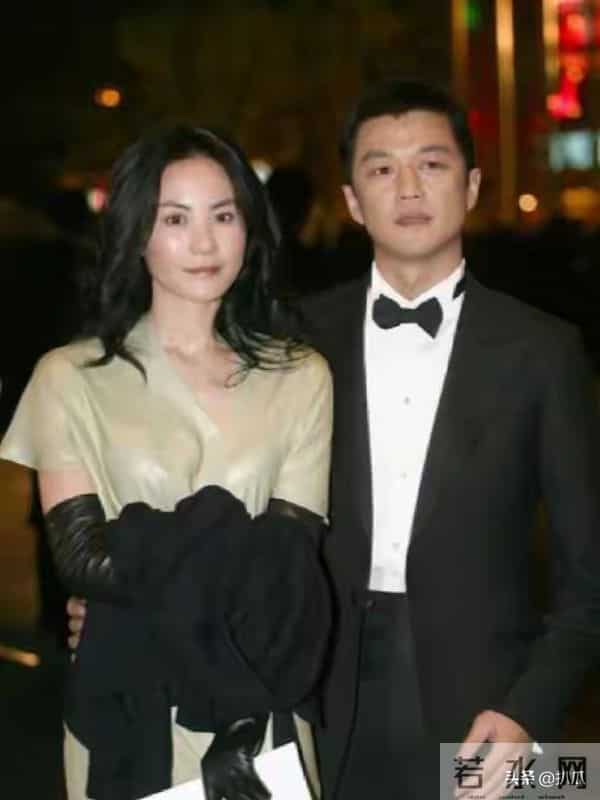 李亚鹏做梦也没想到,心中这口恶气竟让向太给出了,窦靖童没说错