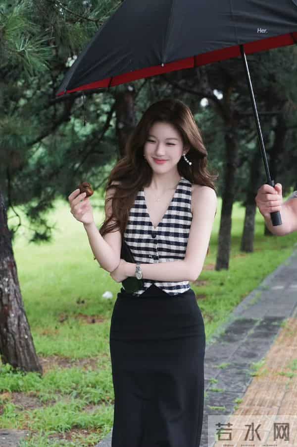 赵露思——好薄的一片,这体态好绝!