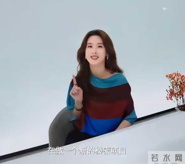 章泽天以总监身份拍杂志,每天7点起床看新闻,难怪刘强东自卑了