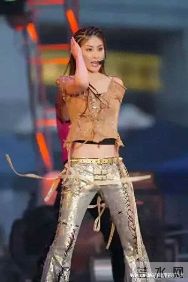 五十多岁的陈慧琳演唱会穿搭独特太吸睛颜值气质双逆天