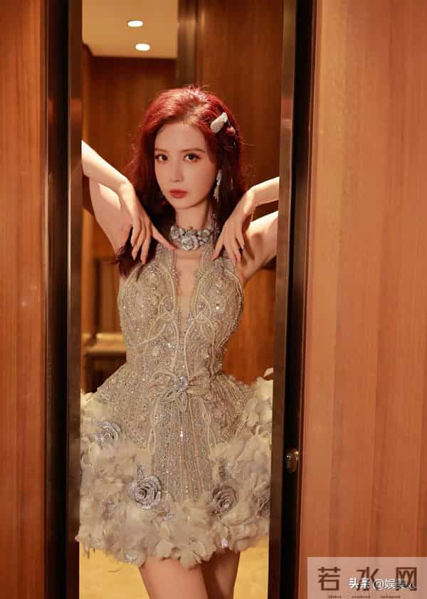 张萌颜值太能打了，身材更是一绝！