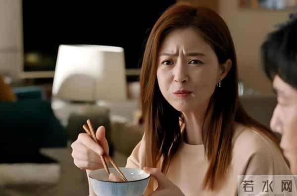 不瘦即失业？蒋欣的减肥深夜痛哭，撕开娱乐圈身材焦虑遮羞布