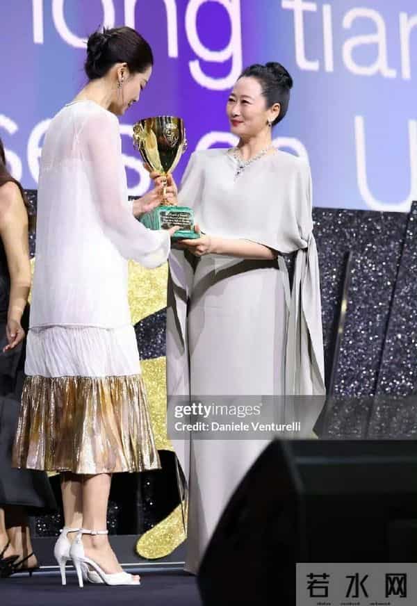 硬气反击6天后,回老家鹤岗撸串的辛芷蕾,没给郝蕾留一点体面