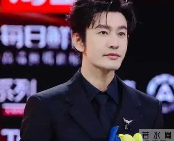 人走茶凉！黄晓明发文庆祝48岁生日，一人举着蛋糕略显“寒酸”