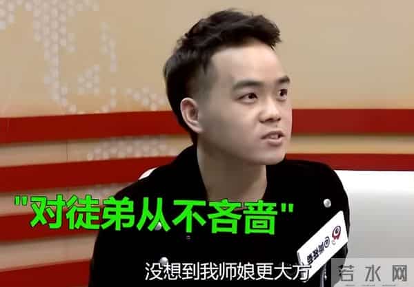 岳云鹏年底9场演出,远赴3个国家,妻子郑敏顶着一头黄发全程陪伴