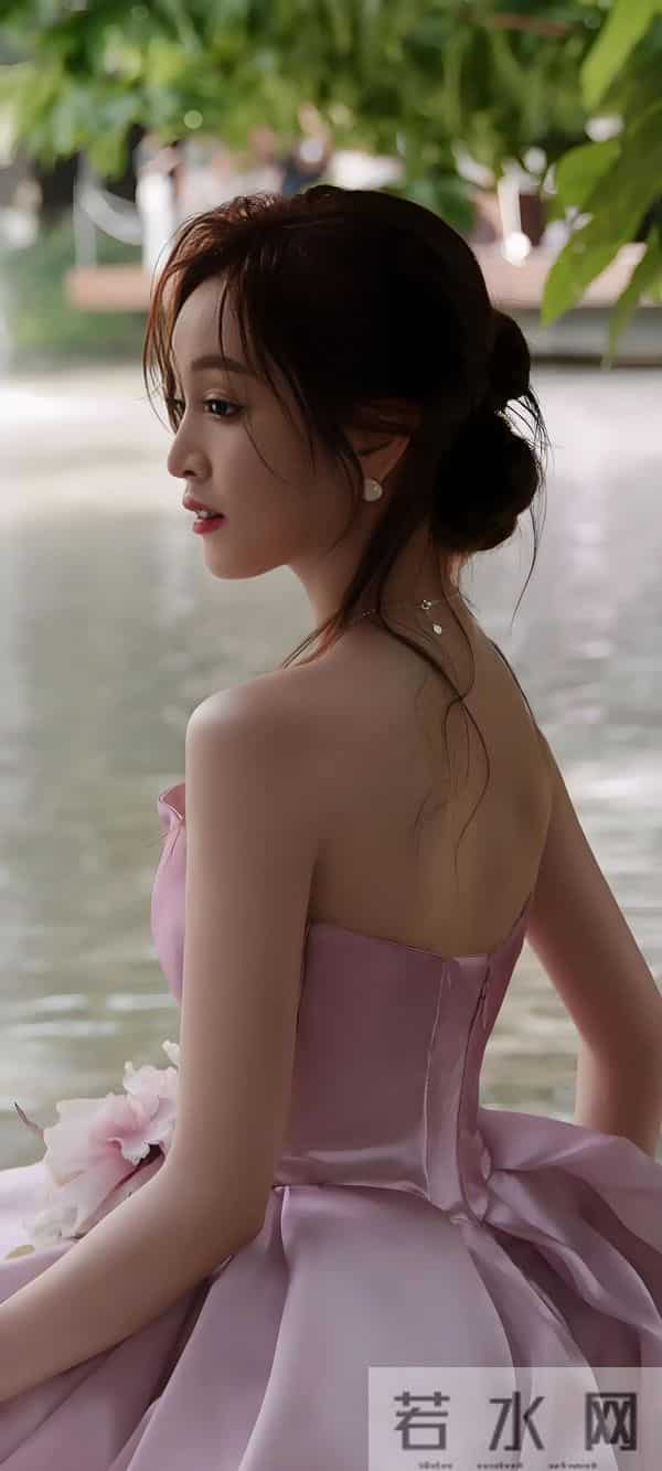 海南性感美女明星-吴宣仪 ，每一张都在控制你的喘息