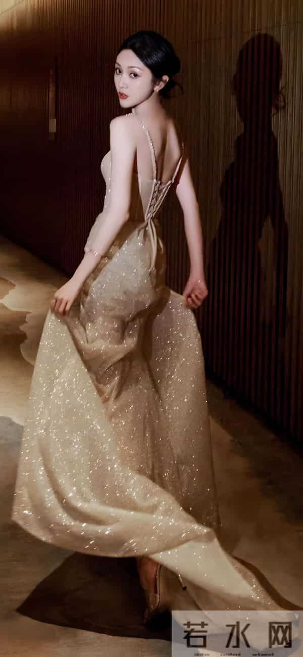 海南性感美女明星-吴宣仪 ，每一张都在控制你的喘息