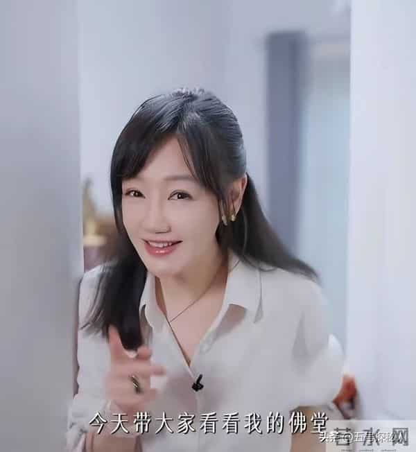 47岁薛佳凝现状,独居生活,未婚未育,却让300万人直呼羡慕!