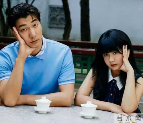 张亮儿子国外庆生，18岁天天租小房子环境简陋，和王诗龄差距大