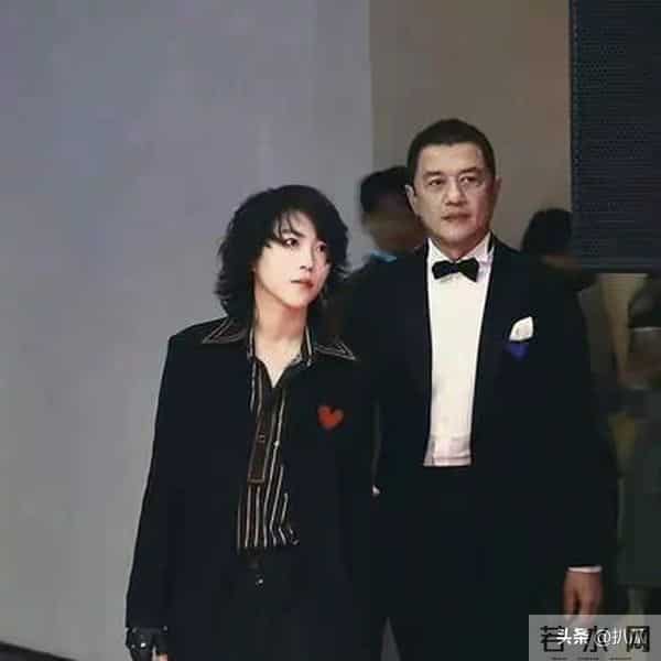 李亚鹏做梦也没想到,心中这口恶气竟让向太给出了,窦靖童没说错