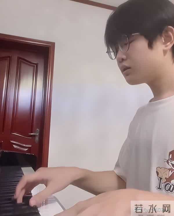 他3岁上央视，5岁登春晚，7岁就年薪百万，如今怎样了？