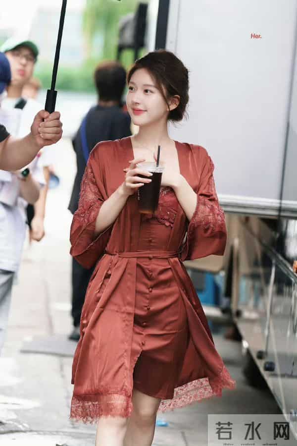 赵露思——好薄的一片,这体态好绝!