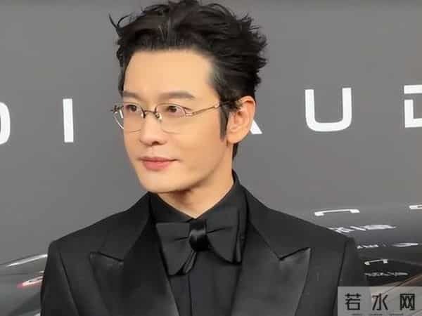 家宴现场感动全网!小海绵获赠珍贵礼物,黄晓明家族态度引人深思