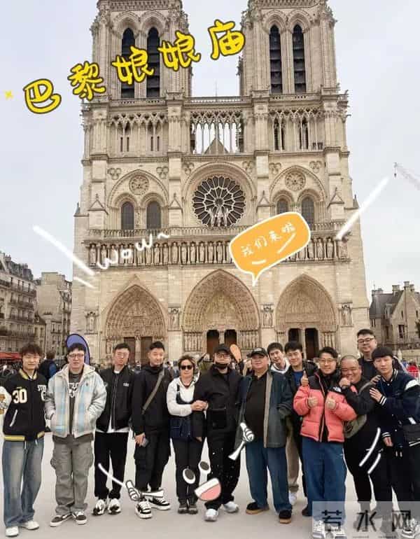 岳云鹏年底9场演出，远赴3个国家，妻子郑敏顶着一头黄发全程陪伴