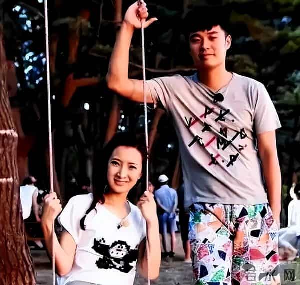 和陈赫离婚10年后,晒情侣泳装照的许婧,将前夫的"体面"撕个粉碎