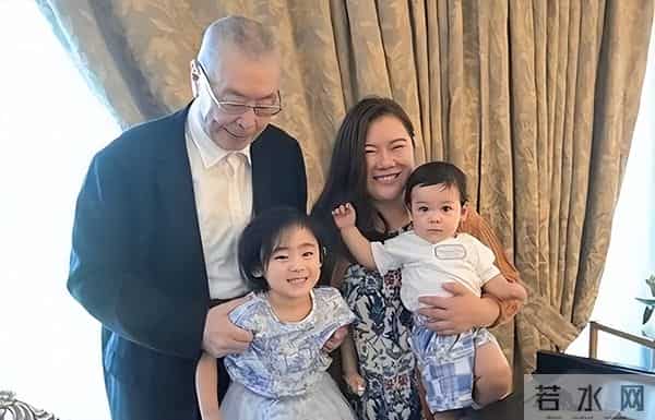 孙颖：和翁帆一样都是48岁，为80多岁刘诗昆生一儿一女，手段高明