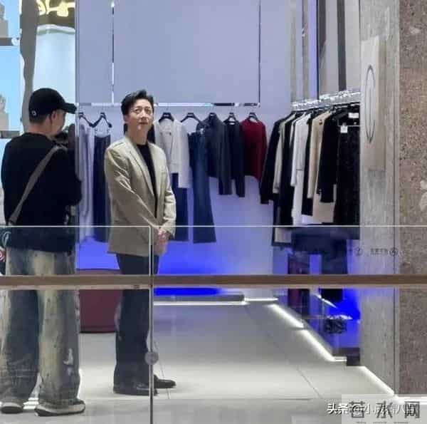 宁波万象城偶遇王阳和秦岚拍戏 王阳真人也太帅了 好有魅力 秦岚超美