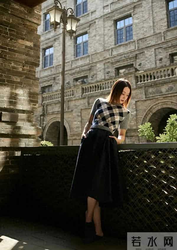 马伊琍好像二次发育了，身材变得更丰满了，以前感觉她前胸贴后背