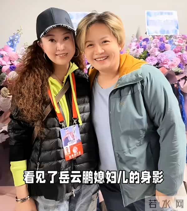 岳云鹏年底9场演出,远赴3个国家,妻子郑敏顶着一头黄发全程陪伴