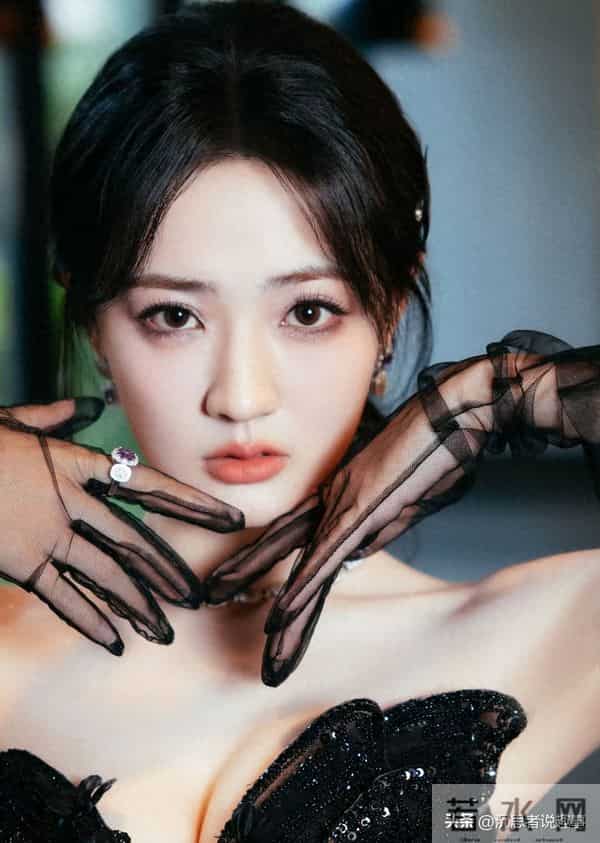 徐璐|蝴蝶抹胸黑纱手套,清冷柔美
