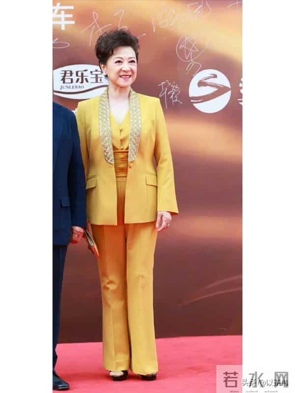 为娶她,王群不惧开除!离世不到1年,妻子因儿子成为被羡慕对象