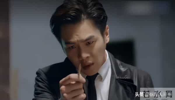 张若昀现身剪彩仪式,生图下脸肿胀,全是褶子,与精修图判若两人