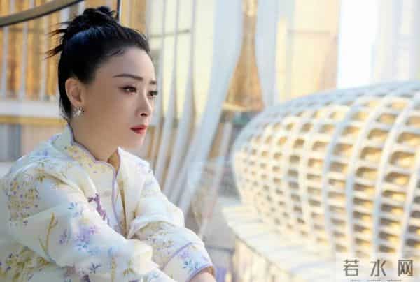 不瘦即失业？蒋欣的减肥深夜痛哭，撕开娱乐圈身材焦虑遮羞布