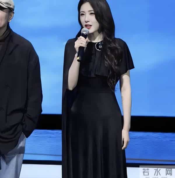 金鸡这夜，女明星百媚千娇，宋茜周冬雨妖艳，万茜全 “裹” 赢麻了