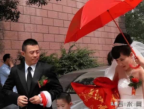 潘雨辰:离婚后从不提前夫侯勇,与女儿相依为命,46岁宛如冻龄少女
