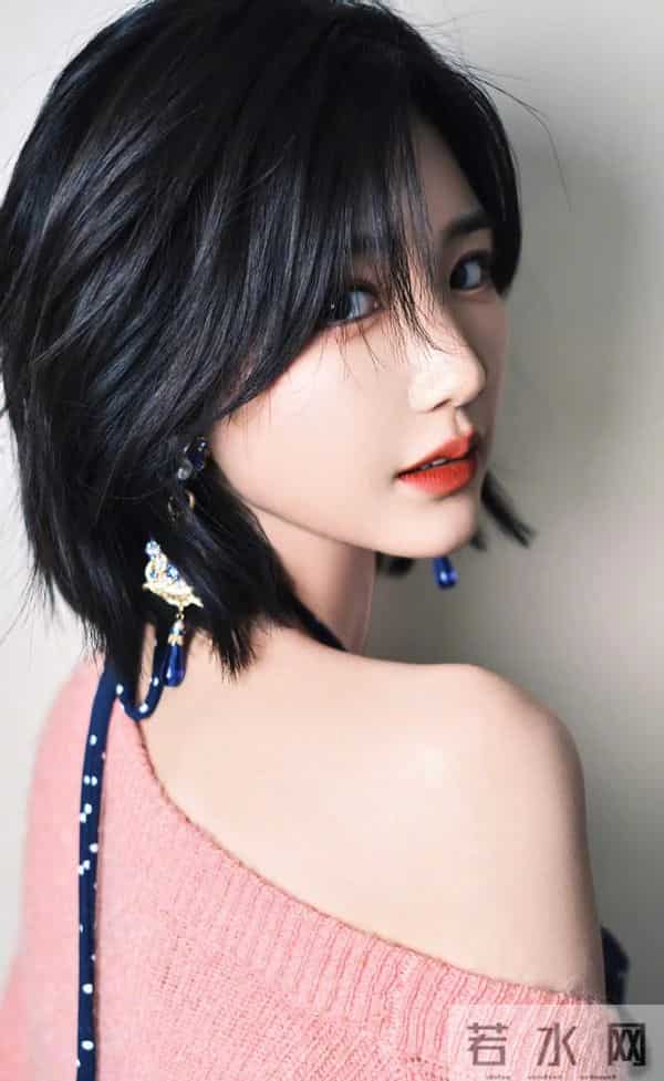 毛晓彤是懂温柔暴击的!蓝粉叠穿甜度满分,这才是春日般满分穿搭