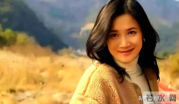 潘雨辰:离婚后从不提前夫侯勇,与女儿相依为命,46岁宛如冻龄少女