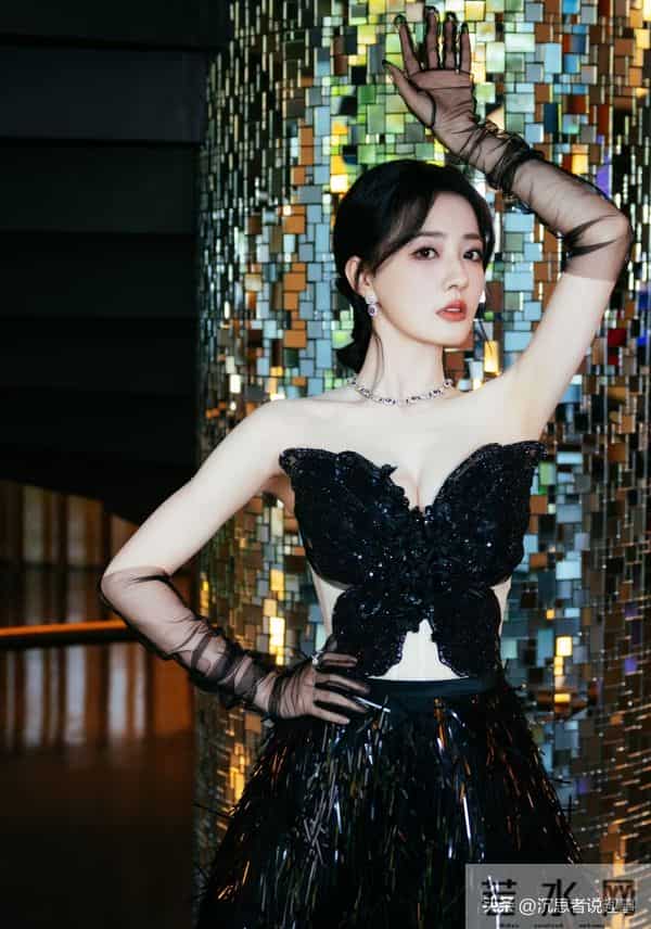 徐璐|蝴蝶抹胸黑纱手套,清冷柔美