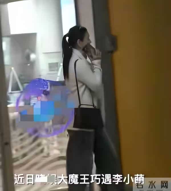 瘦死的骆驼比马!李小萌开五六百万劳斯莱斯逛街,王雷深藏不露