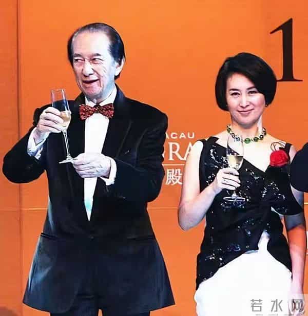 官媒认可,63岁何超琼再破天花板,让许晋亨和整个豪门圈沉默了