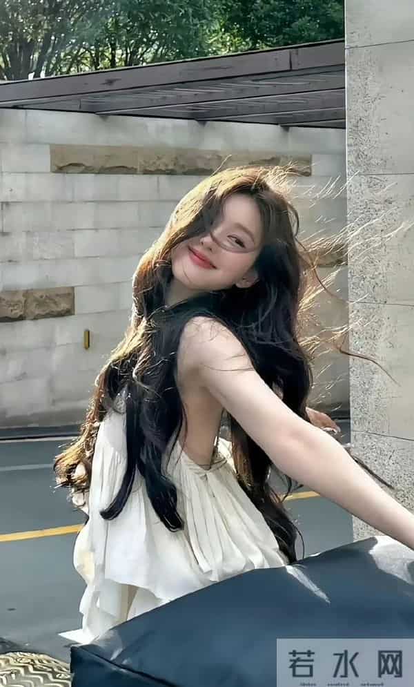 赵露思——好薄的一片,这体态好绝!