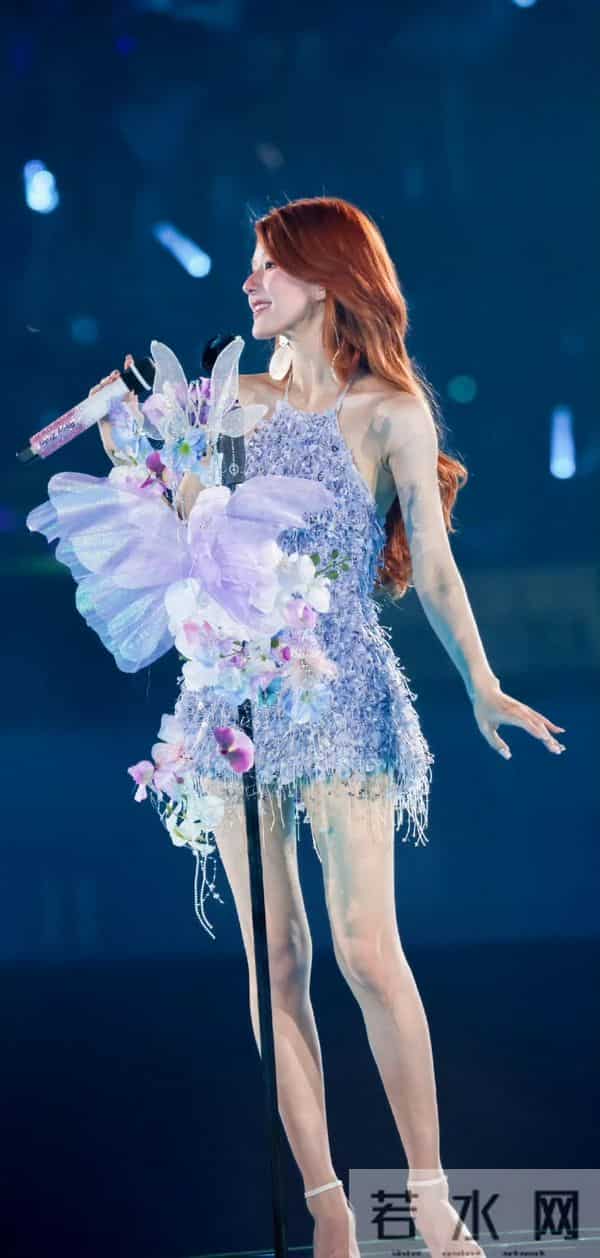 赵露思——好薄的一片,这体态好绝!