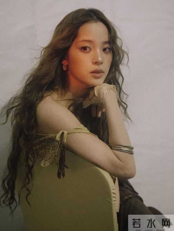 欧阳娜娜,这大波浪卷烫的