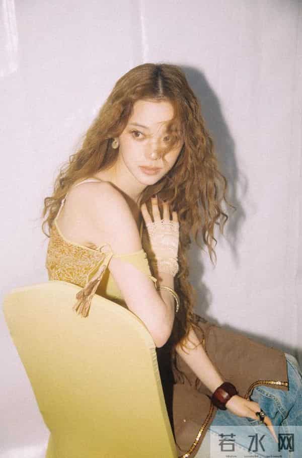 欧阳娜娜,这大波浪卷烫的