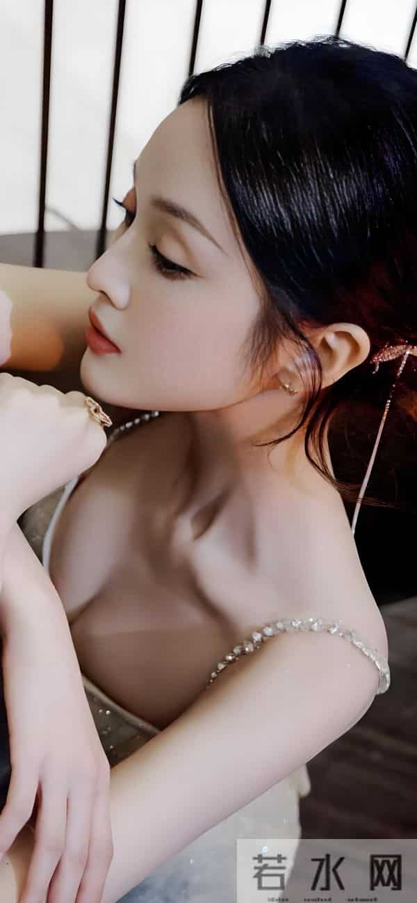 海南性感美女明星-吴宣仪 ，每一张都在控制你的喘息