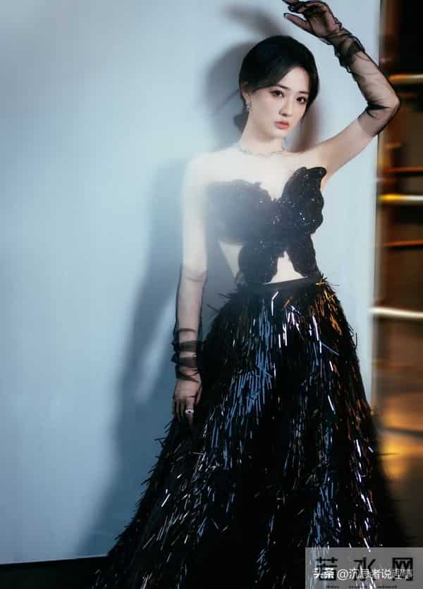 徐璐|蝴蝶抹胸黑纱手套,清冷柔美