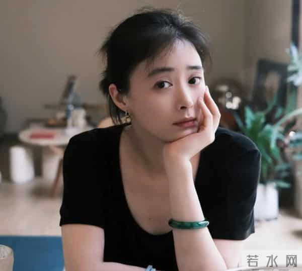 不瘦即失业？蒋欣的减肥深夜痛哭，撕开娱乐圈身材焦虑遮羞布