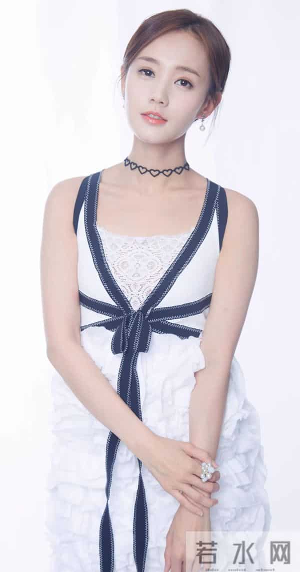 李一桐|夏可可定妆照,笑眼弯弯好甜好美啊! 笑起来眼睛像月牙