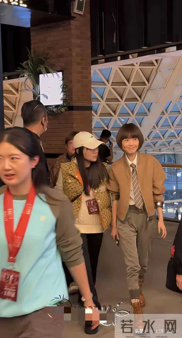 鲁豫现身北京,55岁的她骨瘦如柴,竟然是这样的身材,太吓人了!