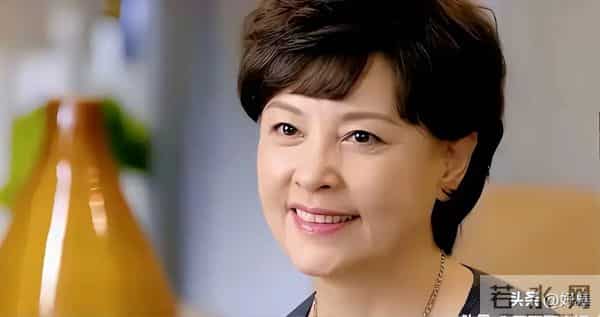 从主持人到演员，她为儿子息影，却在丈夫肝癌去世后，靠演技出圈