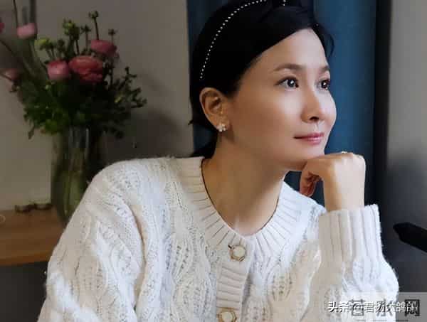 潘雨辰:离婚后从不提前夫侯勇,与女儿相依为命,46岁宛如冻龄少女