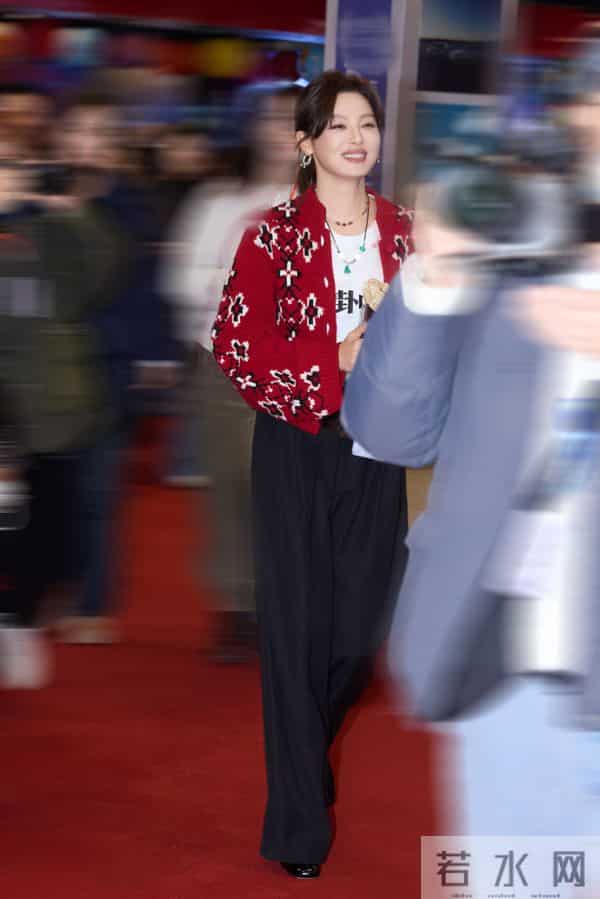 硬气反击6天后,回老家鹤岗撸串的辛芷蕾,没给郝蕾留一点体面