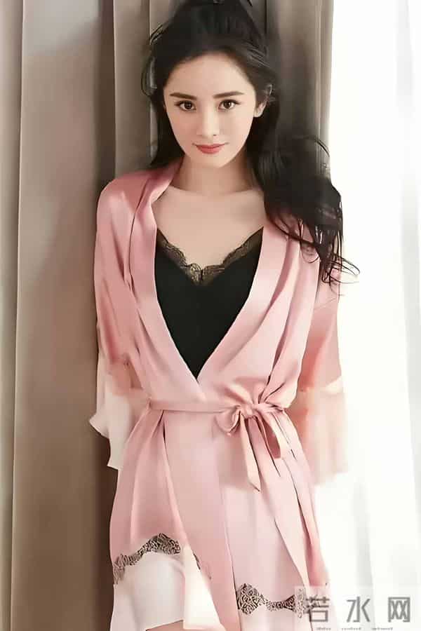 杨幂吊带内衣造型:从摩登到魅惑的颜值风格盛宴