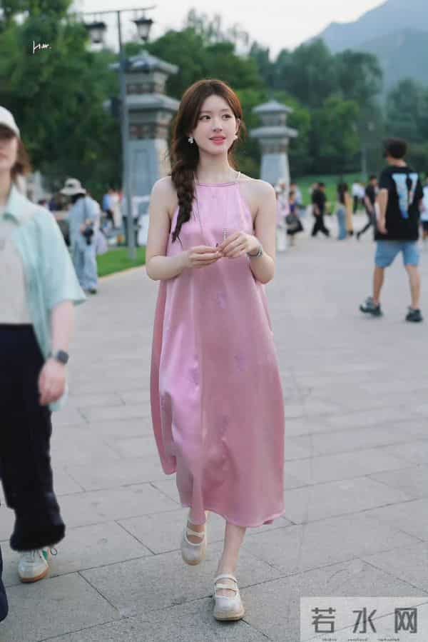 赵露思——好薄的一片,这体态好绝!