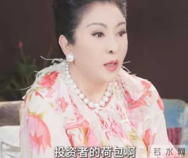 人走茶凉！黄晓明发文庆祝48岁生日，一人举着蛋糕略显“寒酸”