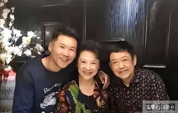 为娶她,王群不惧开除!离世不到1年,妻子因儿子成为被羡慕对象
